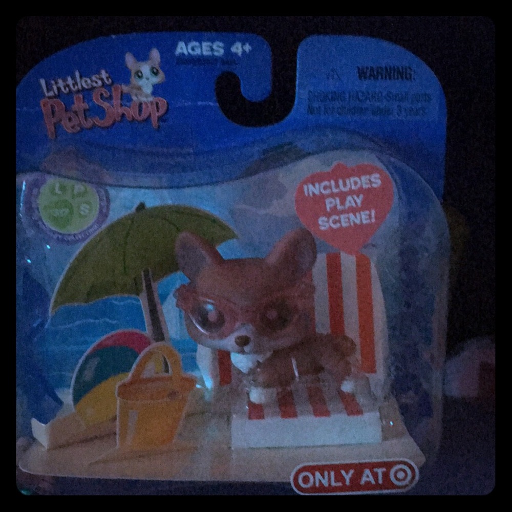LPS new in box. Corgi on the Beach